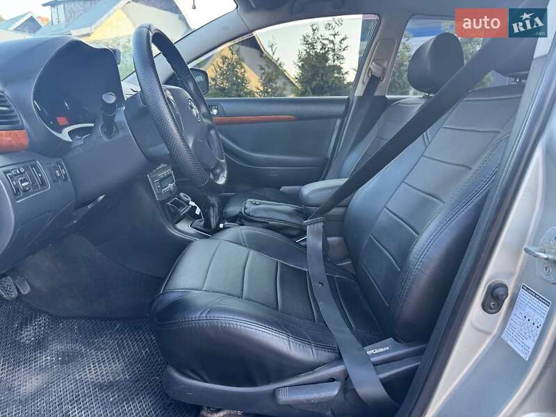 Седан Toyota Avensis 2006 в Коломиї