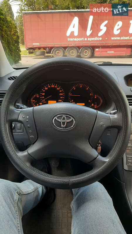 Универсал Toyota Avensis 2004 в Черкассах