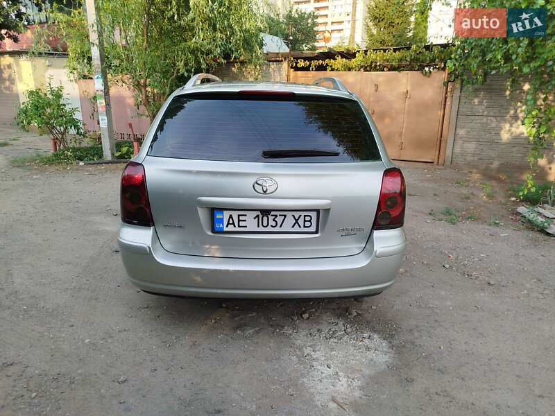Універсал Toyota Avensis 2006 в Дніпрі