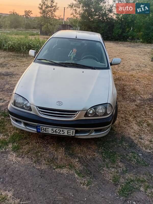 Toyota Avensis 2000