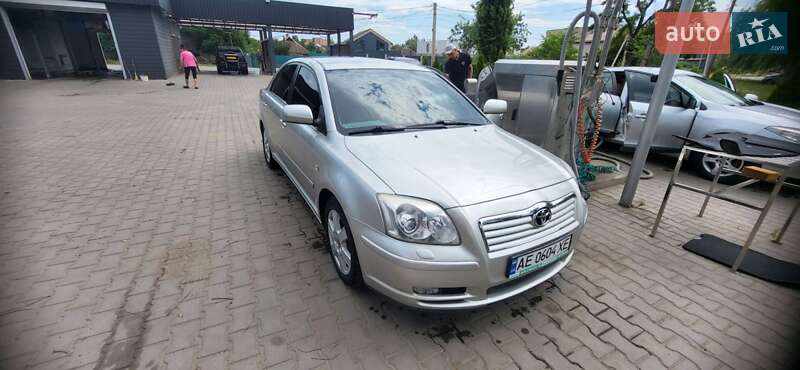 Седан Toyota Avensis 2003 в Кривом Роге