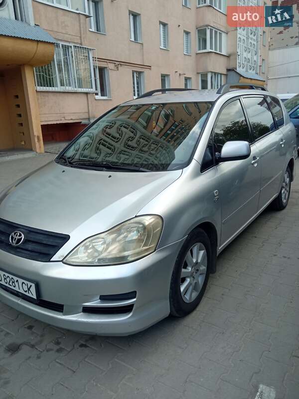 Мінівен Toyota Avensis 2005 в Тернополі