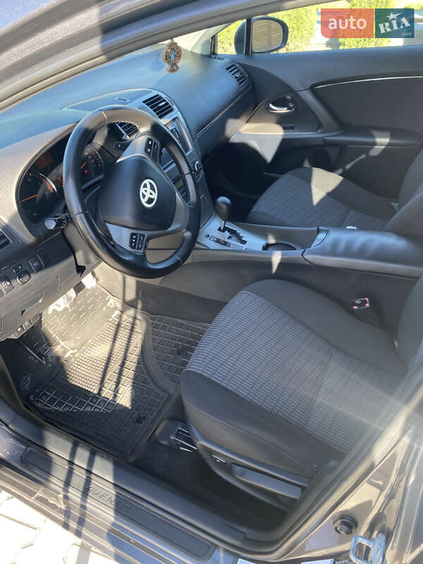 Универсал Toyota Avensis 2010 в Тернополе