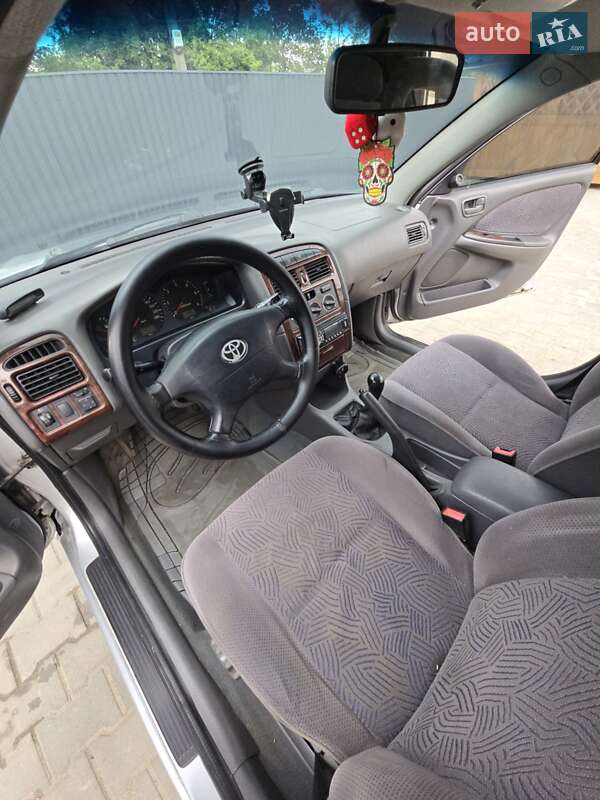 Универсал Toyota Avensis 1999 в Баре