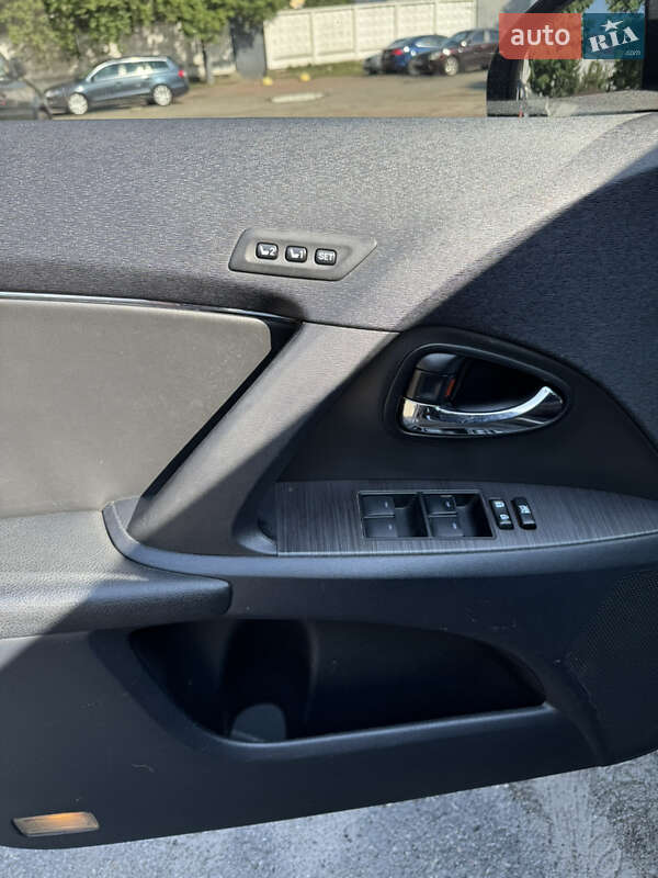 Універсал Toyota Avensis 2010 в Києві