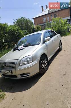 Седан Toyota Avensis 2006 в Изюме