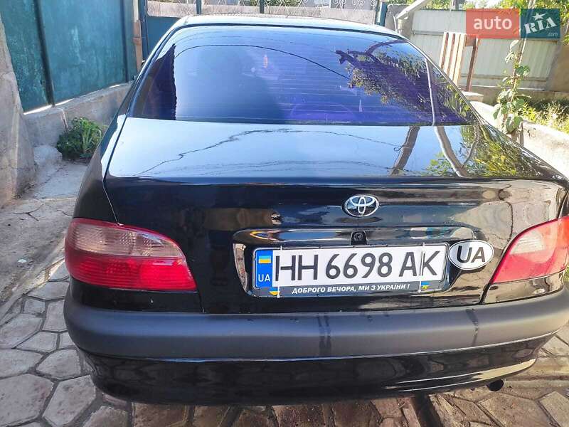Седан Toyota Avensis 2000 в Одесі