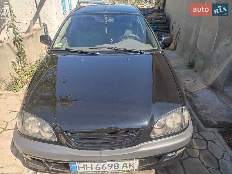 Седан Toyota Avensis 2000 в Одесі