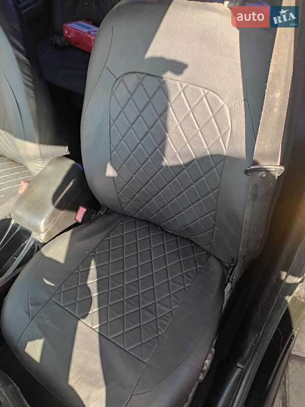 Седан Toyota Avensis 2000 в Одесі