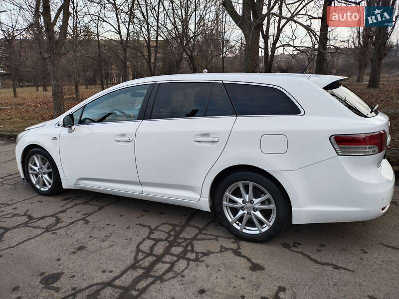 Універсал Toyota Avensis 2011 в Кривому Розі