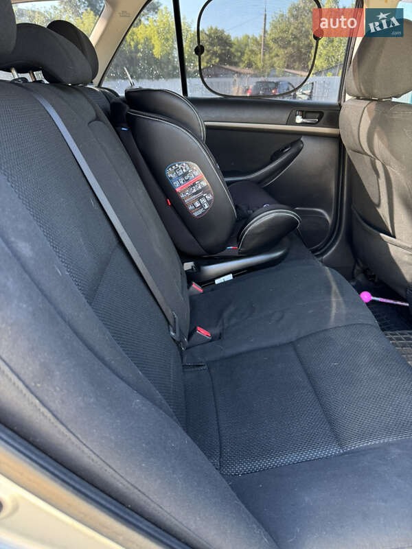 Універсал Toyota Avensis 2003 в Смілі
