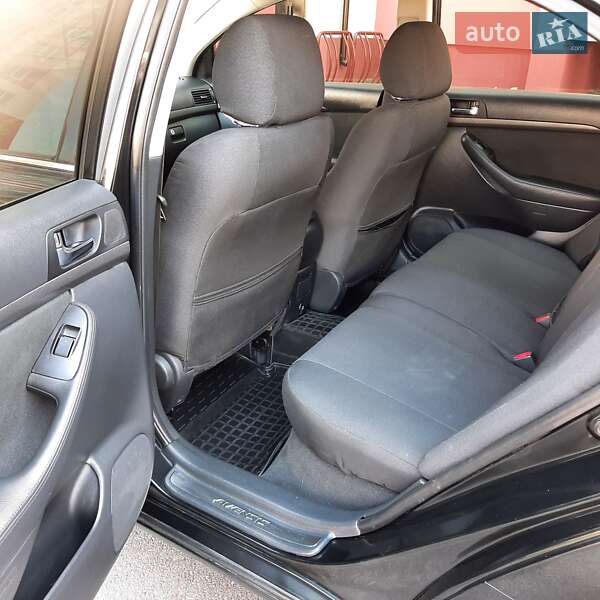 Ліфтбек Toyota Avensis 2005 в Вінниці