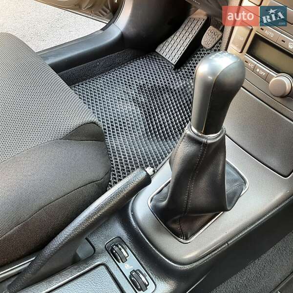 Ліфтбек Toyota Avensis 2005 в Вінниці