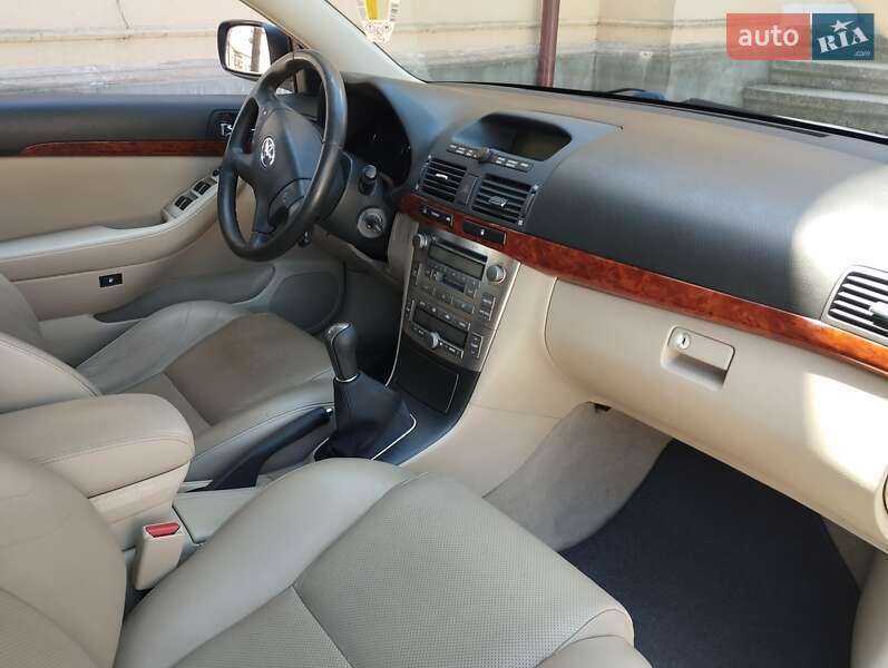 Универсал Toyota Avensis 2004 в Виноградове