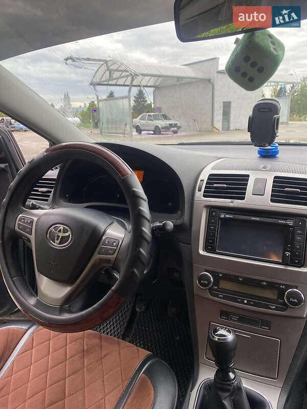 Универсал Toyota Avensis 2010 в Деражне