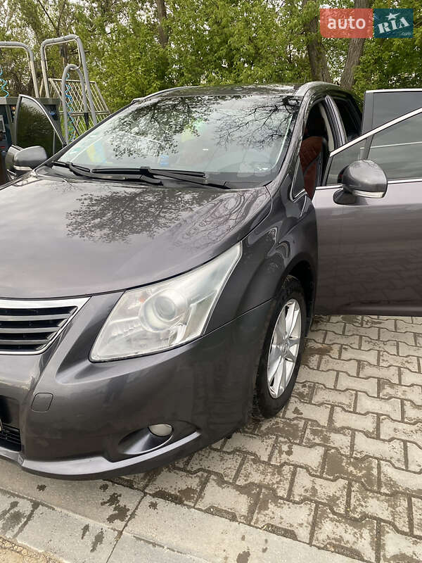 Универсал Toyota Avensis 2010 в Деражне