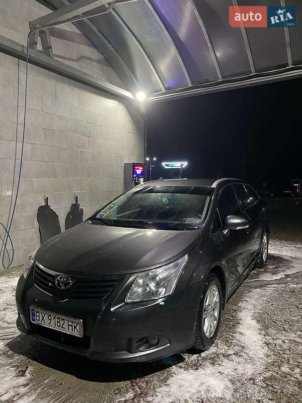Универсал Toyota Avensis 2010 в Деражне