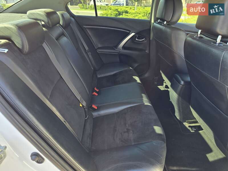 Седан Toyota Avensis 2012 в Одесі