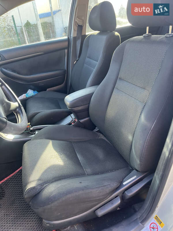 Универсал Toyota Avensis 2004 в Житомире