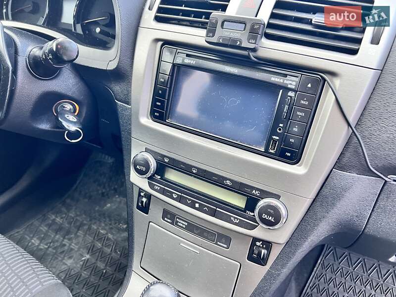 Универсал Toyota Avensis 2011 в Нововолынске