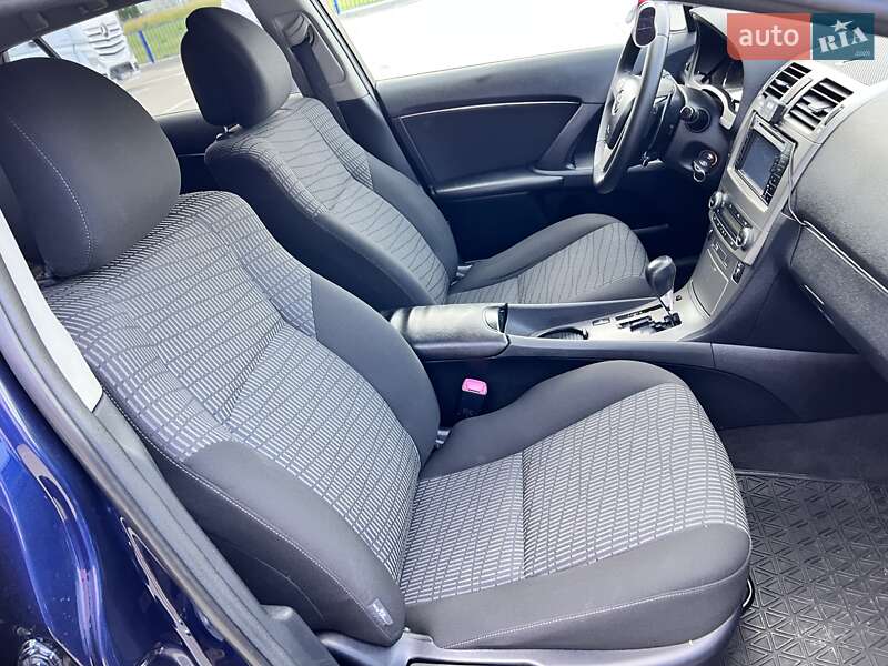 Универсал Toyota Avensis 2011 в Нововолынске