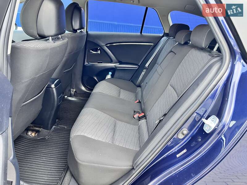 Универсал Toyota Avensis 2011 в Нововолынске