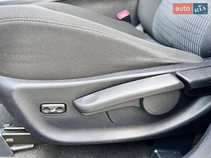 Универсал Toyota Avensis 2011 в Нововолынске