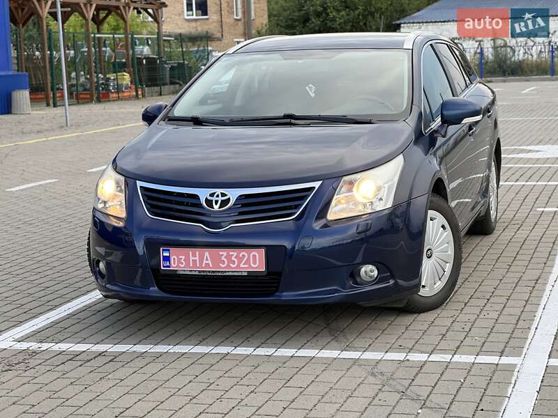 Универсал Toyota Avensis 2011 в Нововолынске