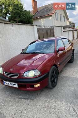 Лифтбек Toyota Avensis 1998 в Одессе