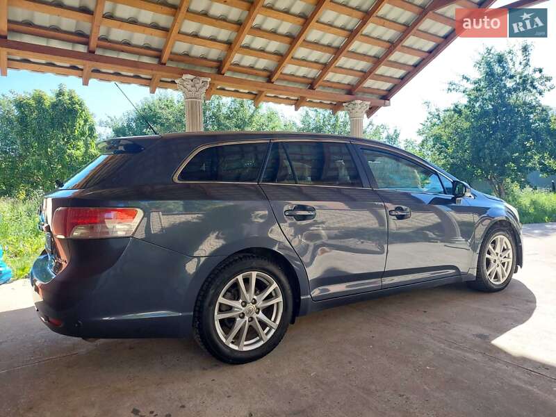 Toyota Avensis 2010