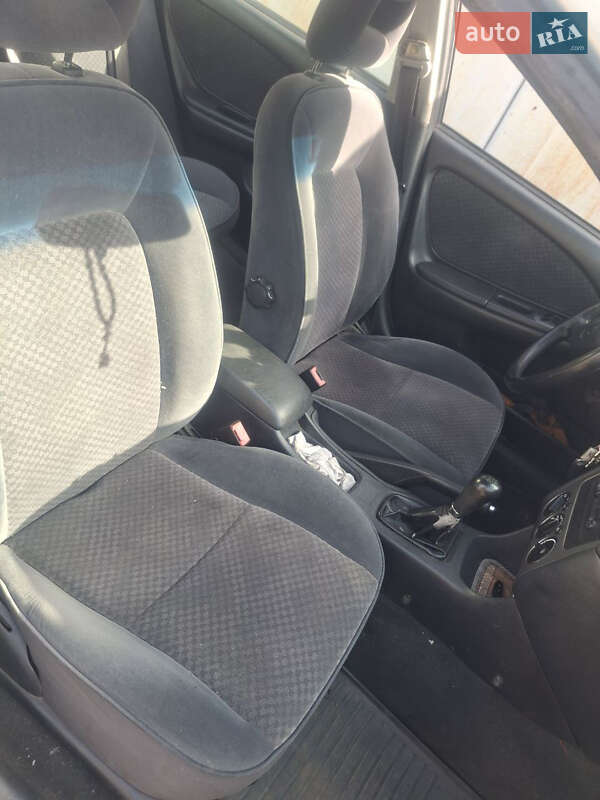 Седан Toyota Avensis 2001 в Киеве фото 3 Седан Toyota Avensis 2001 в Киеве