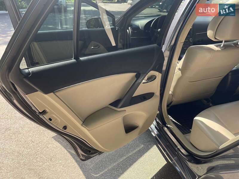 Универсал Toyota Avensis 2008 в Чернигове