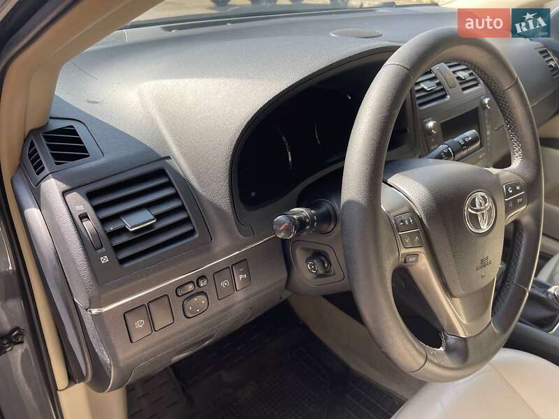 Универсал Toyota Avensis 2008 в Чернигове