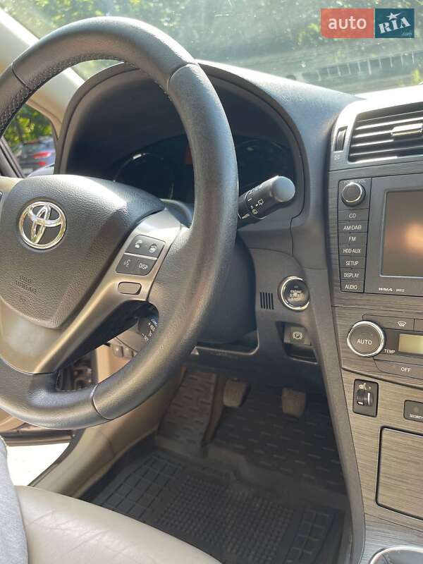 Универсал Toyota Avensis 2008 в Чернигове