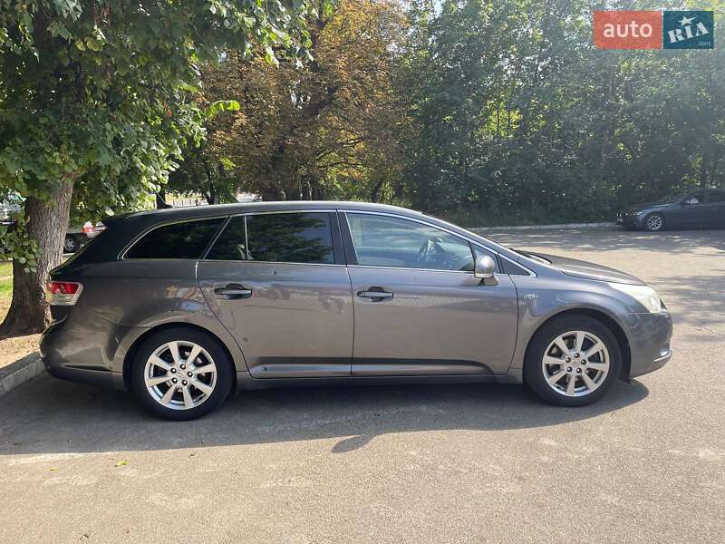 Универсал Toyota Avensis 2008 в Чернигове