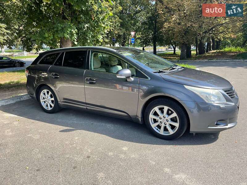 Универсал Toyota Avensis 2008 в Чернигове