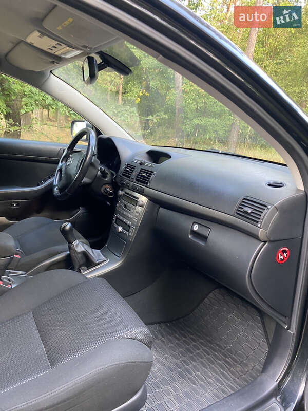 Універсал Toyota Avensis 2004 в Гайвороні