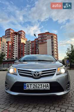 Седан Toyota Avensis 2012 в Ивано-Франковске