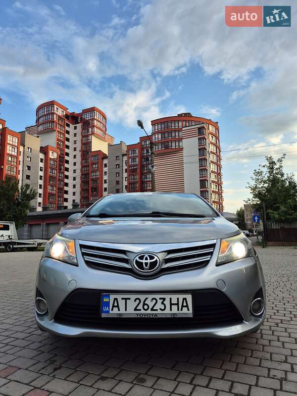 Седан Toyota Avensis 2012 в 