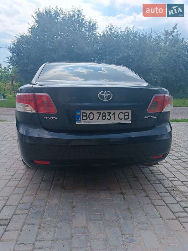 Седан Toyota Avensis 2008 в Бучаче