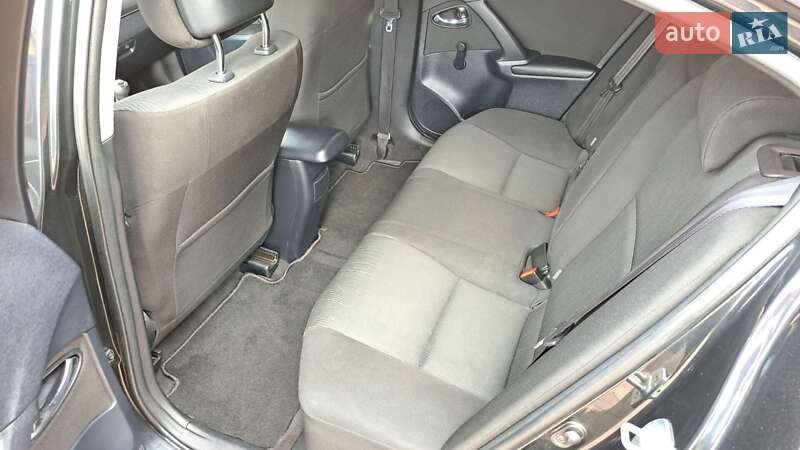 Седан Toyota Avensis 2009 в Мукачевому