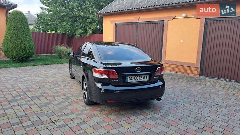 Седан Toyota Avensis 2009 в Мукачевому