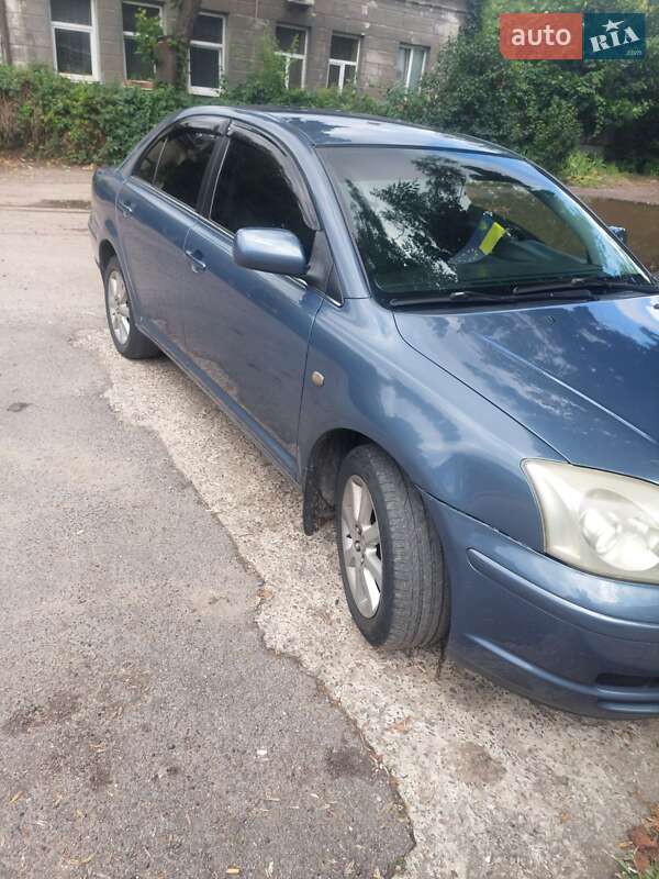 Седан Toyota Avensis 2003 в Львове