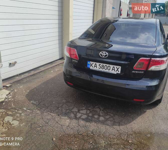 Седан Toyota Avensis 2011 в Киеве