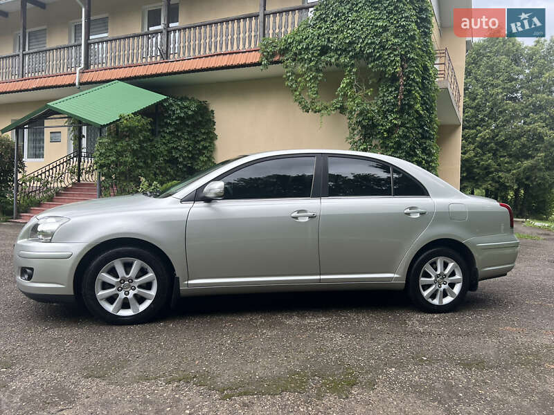 Седан Toyota Avensis 2008 в Трускавце