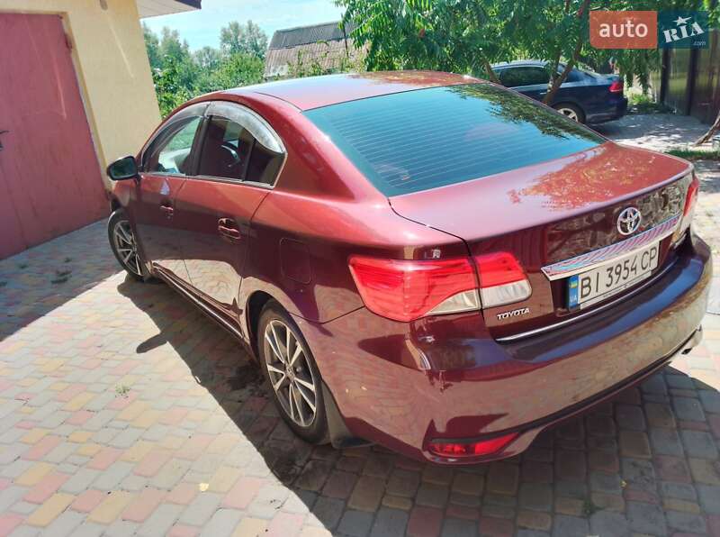 Седан Toyota Avensis 2012 в Карловке