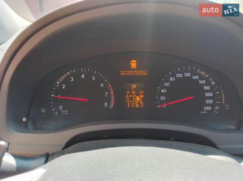 Седан Toyota Avensis 2012 в Карловке