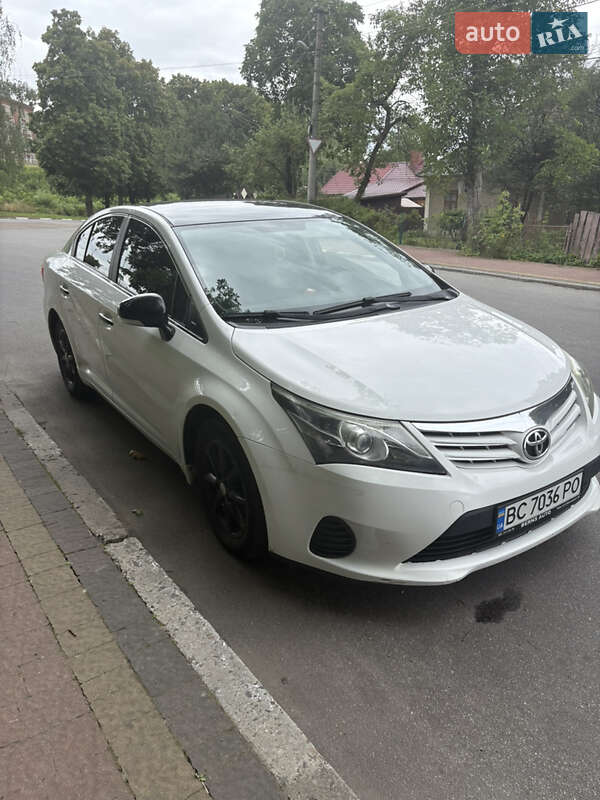 Седан Toyota Avensis 2012 в Стрию