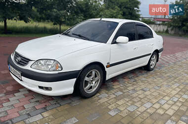 Седан Toyota Avensis 2000 в Черкасах