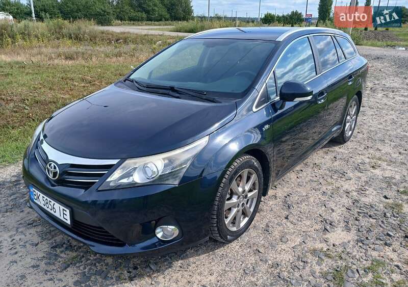 Універсал Toyota Avensis 2012 в Вараші
